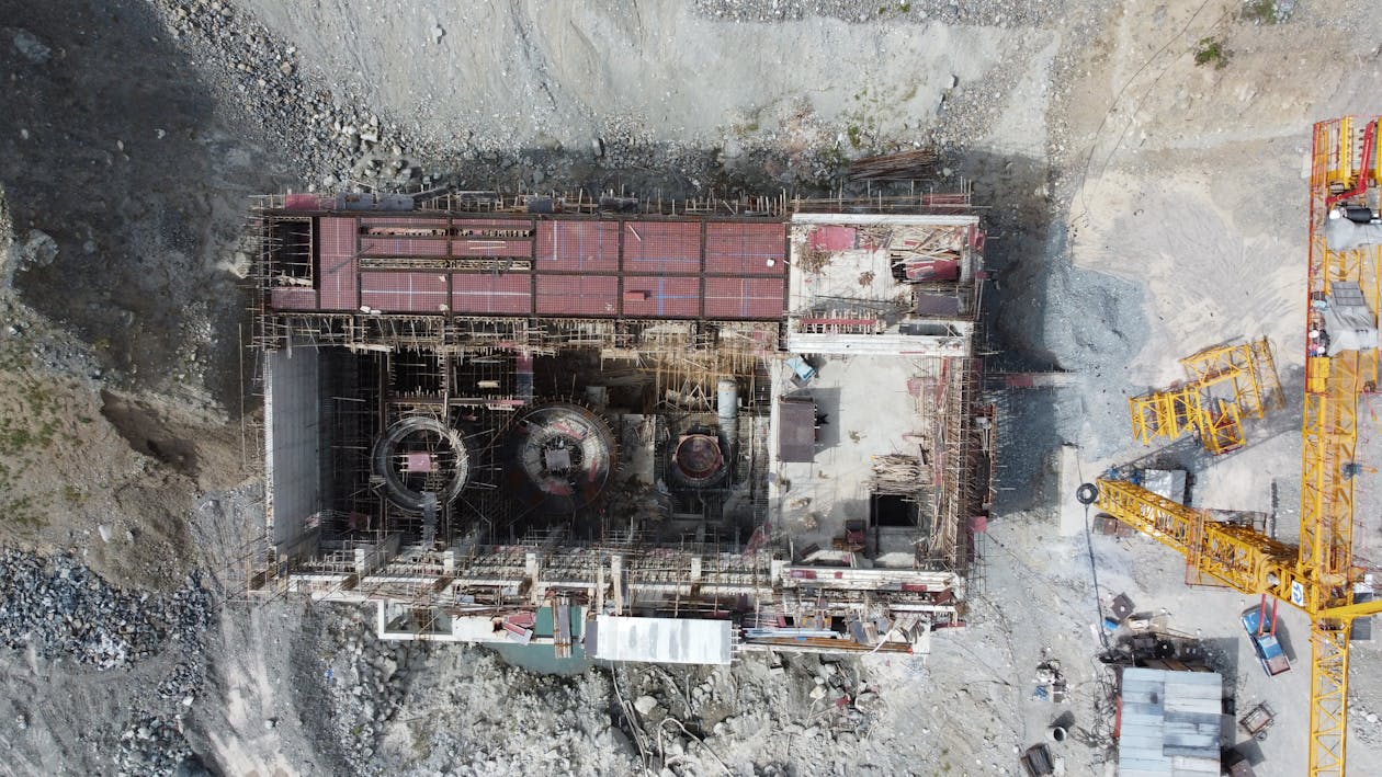 Aerial view of a major construction site showing structural steel, formwork, and heavy cranes — construction documentation is one of the fastest-growing applications for 3D virtual tours